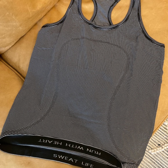Lulu lemon tank size 12 - Picture 2 of 3